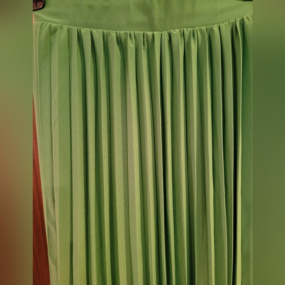 Love Poem green pleated skirt - Picture 2 of 9
